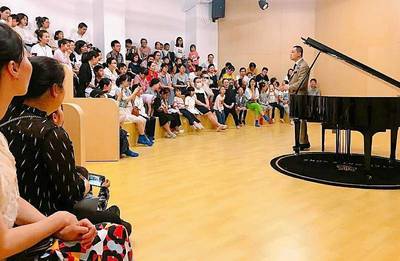 溫州5050商圈十三大教育機(jī)構(gòu)舉辦文化藝術(shù)節(jié)送1000份禮品宣傳自身品牌